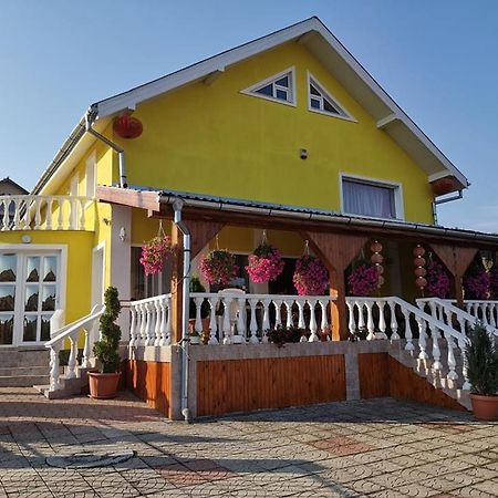 Hotel Stars Livezeni Ivanesti Zewnętrze zdjęcie