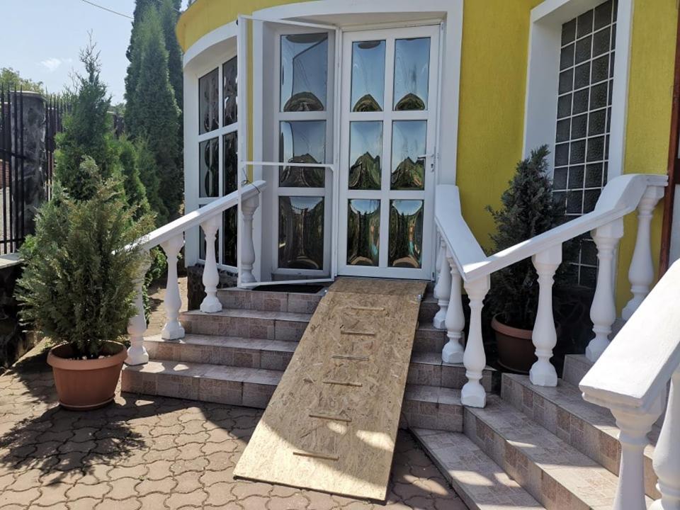Hotel Stars Livezeni Ivanesti Zewnętrze zdjęcie